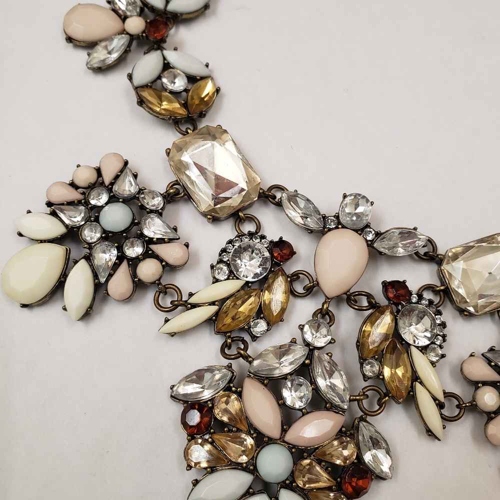 Vintage, luxe glass crystal brass tone jeweled bib statement necklace - Picture 8 of 16